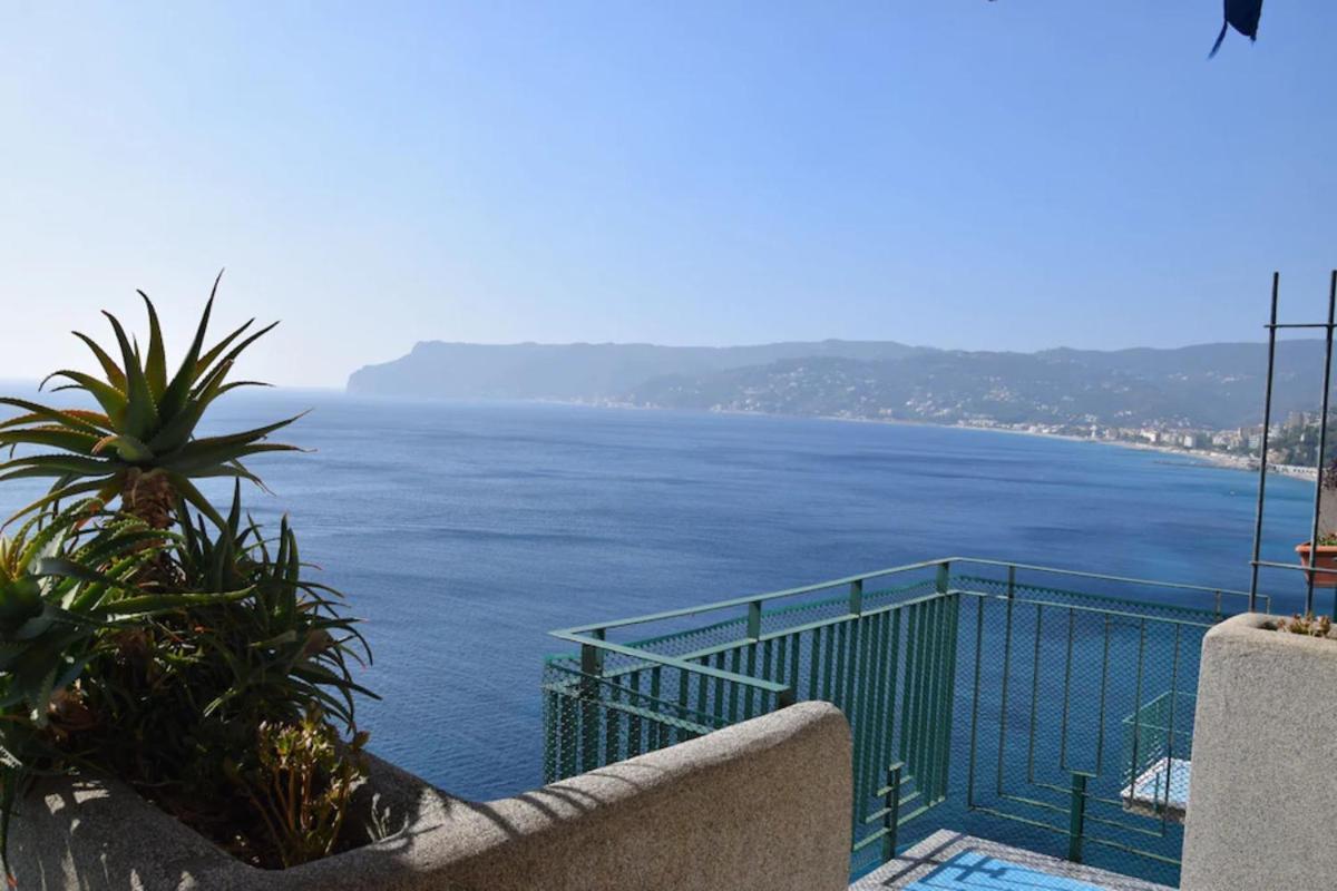 Appartamento stupenda vista mare Bergeggi Esterno foto